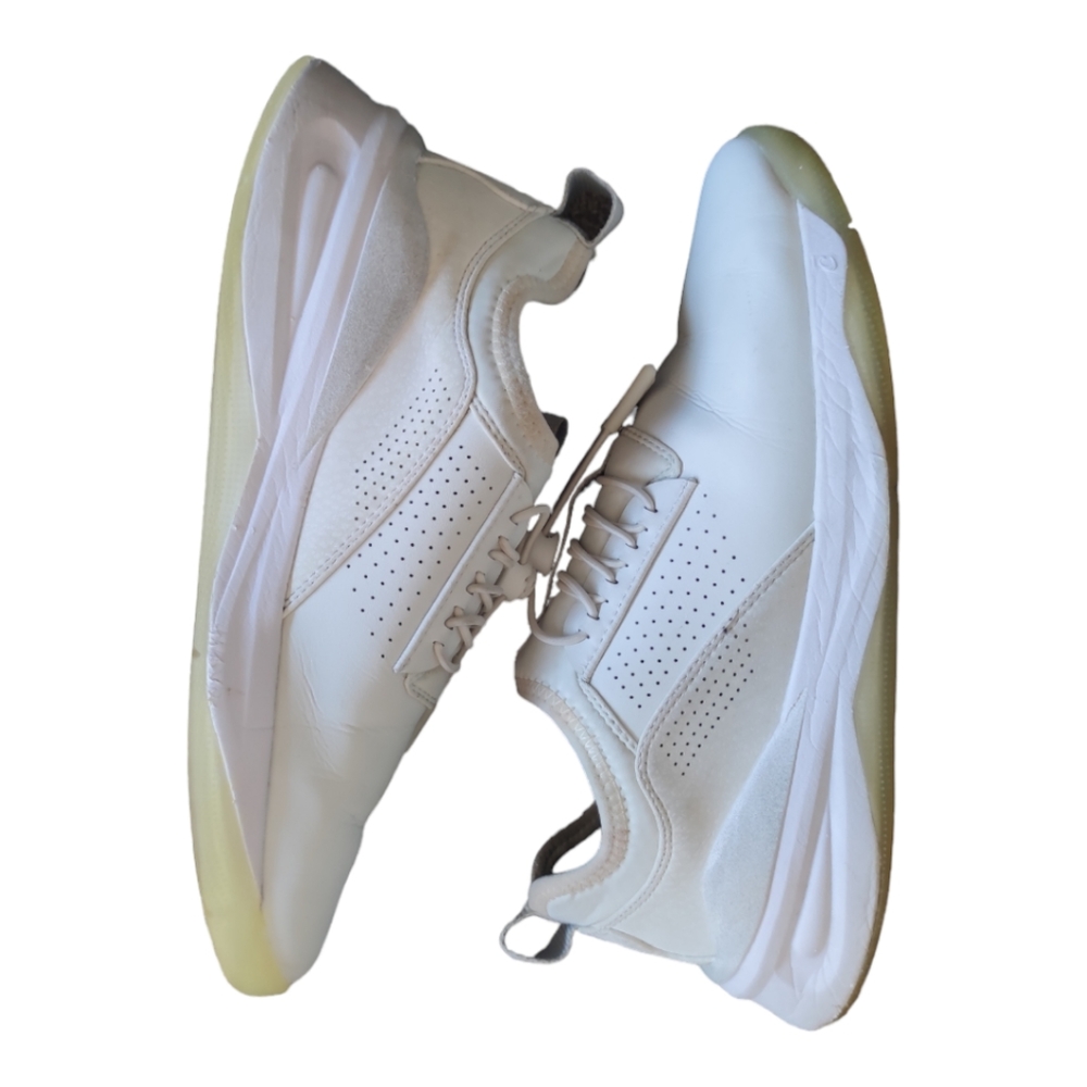 Womens Classic Brilliant White Clove Shoes size 7. 5